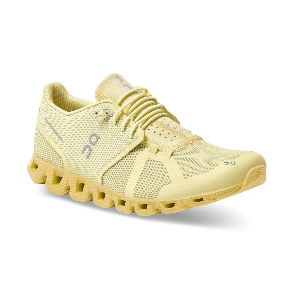 On cloud monochrome running shoes endive
